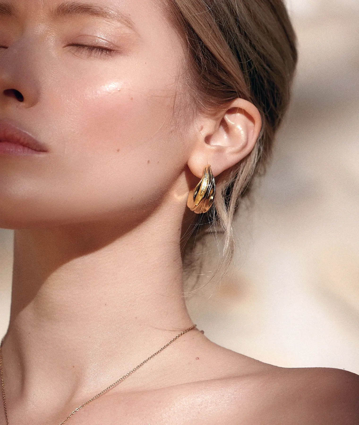 Boucles d'oreilles grandes créoles Iris - Louise Damas | Manoir Plume