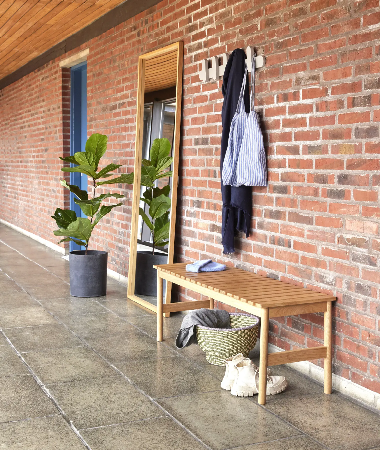 Banc large Row - chêne clair - Hübsch | Manoir Plume