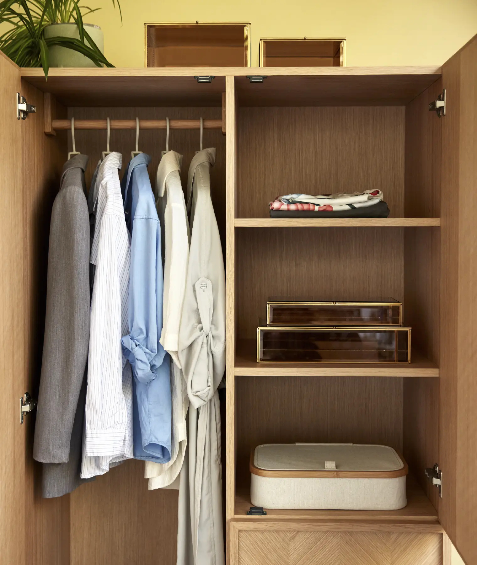 Armoire large Herringbone - chêne clair - Hübsch | Manoir Plume