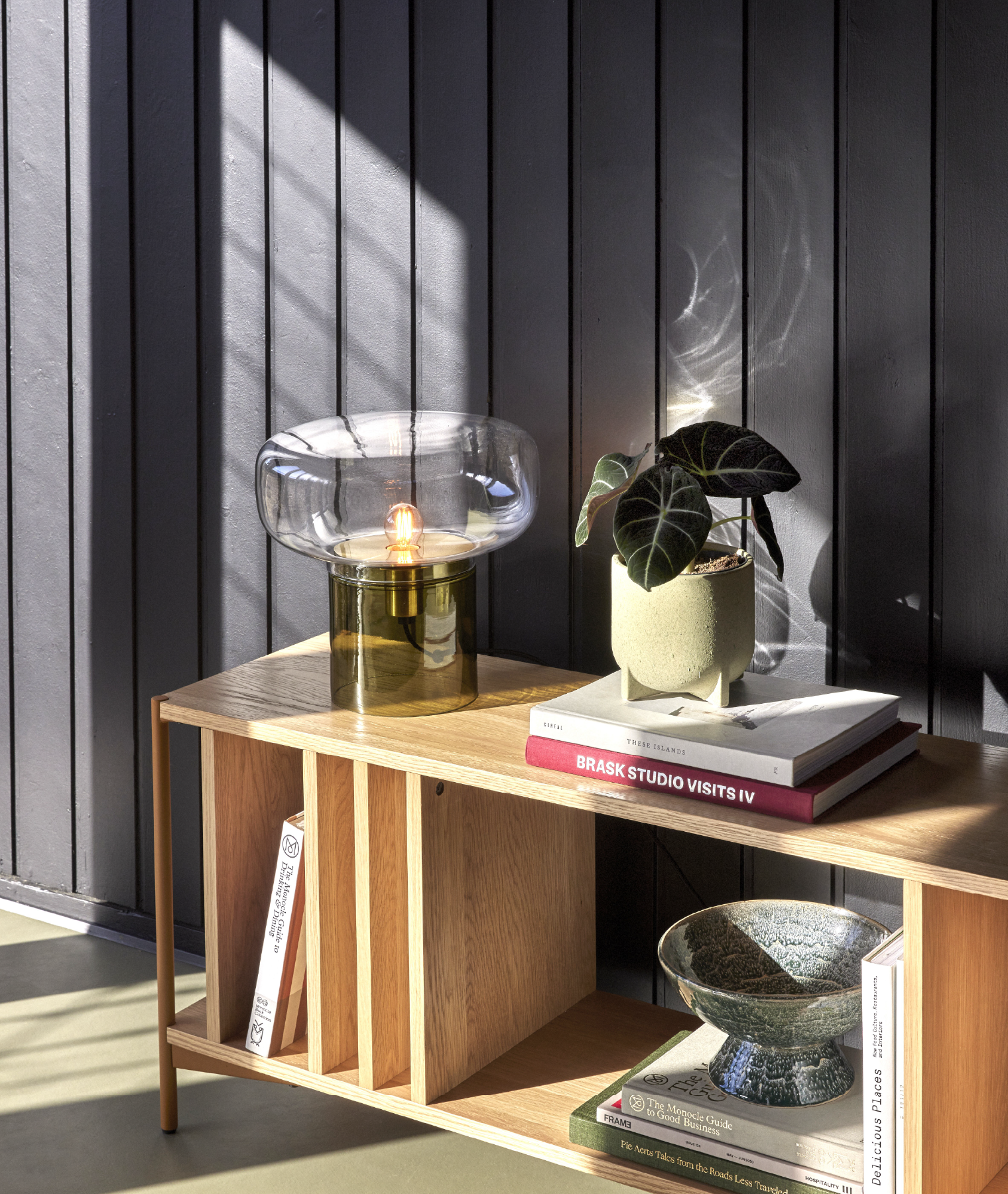 Lampe à poser Crave - vert - Hübsch | Manoir Plume