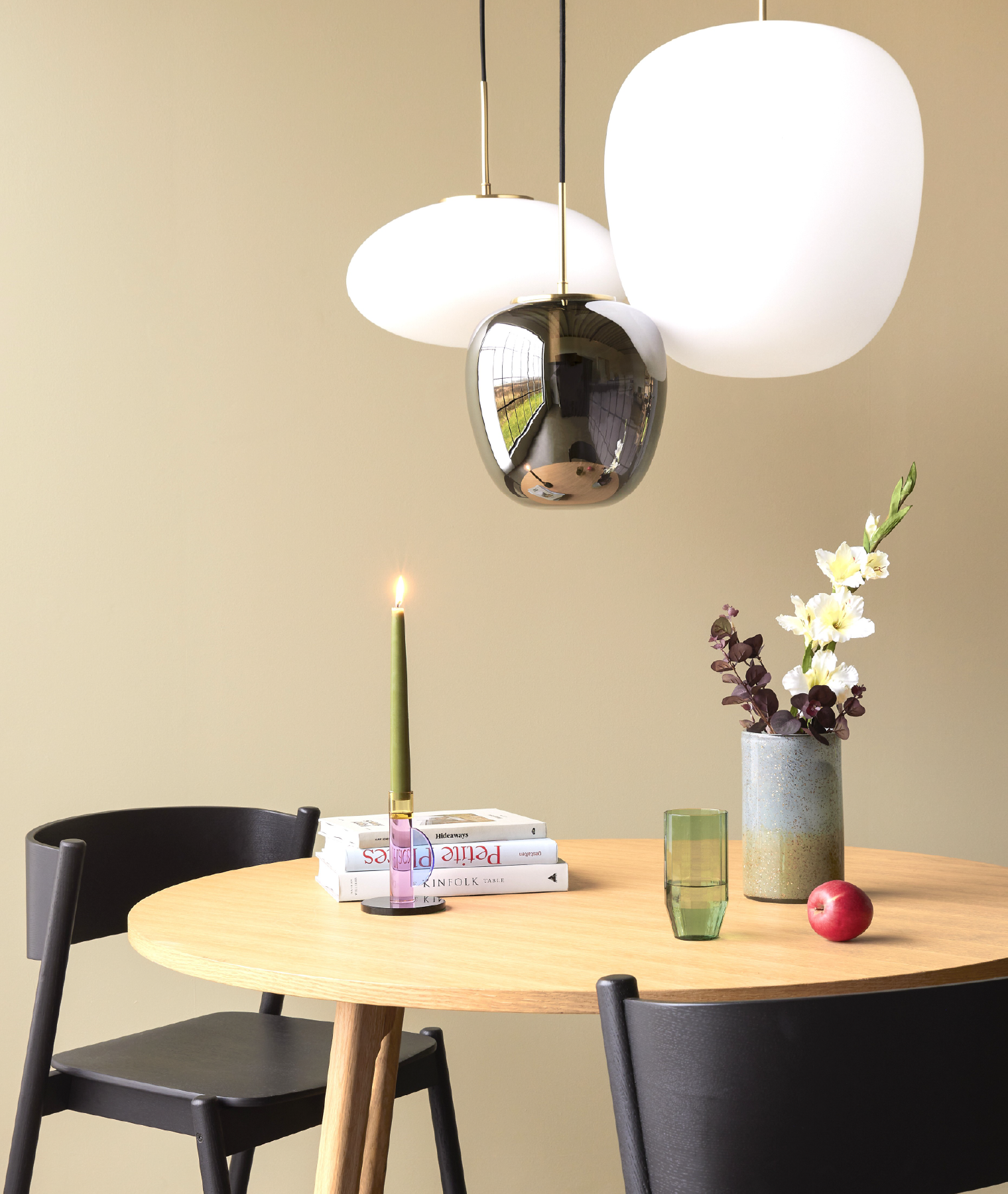 Table à manger ronde Ground - chêne clair - Hübsch | Manoir Plume