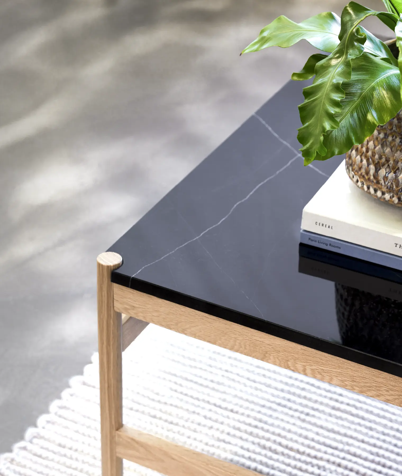 Table basse Raw - noir/chêne clair - Hübsch | Manoir Plume