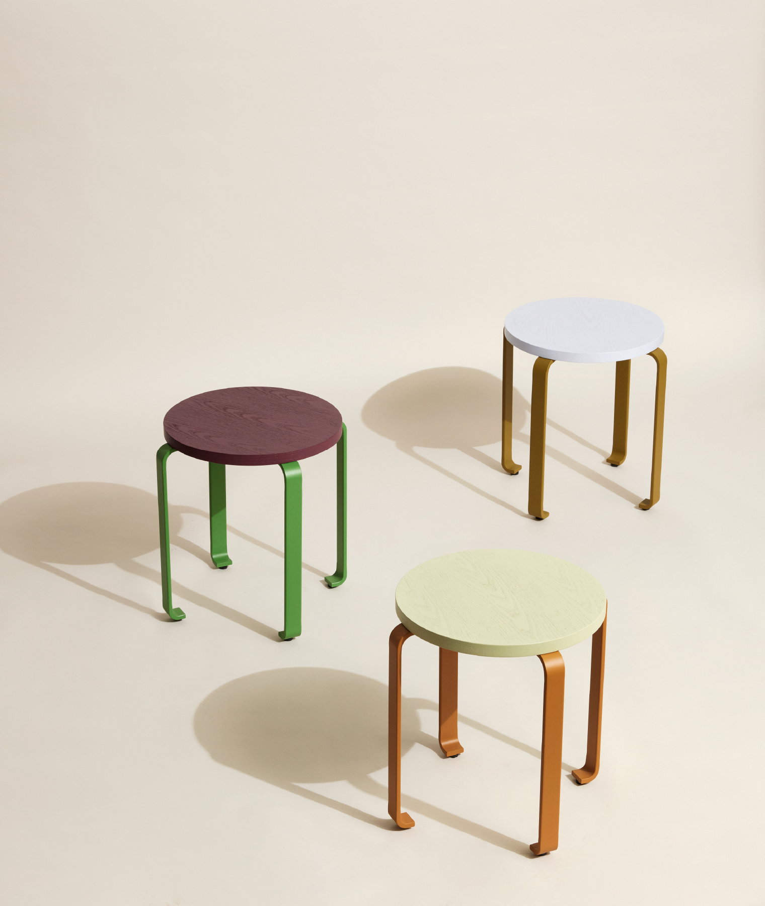 Tabouret Smile - vert clair/orange - Hübsch | Manoir Plume