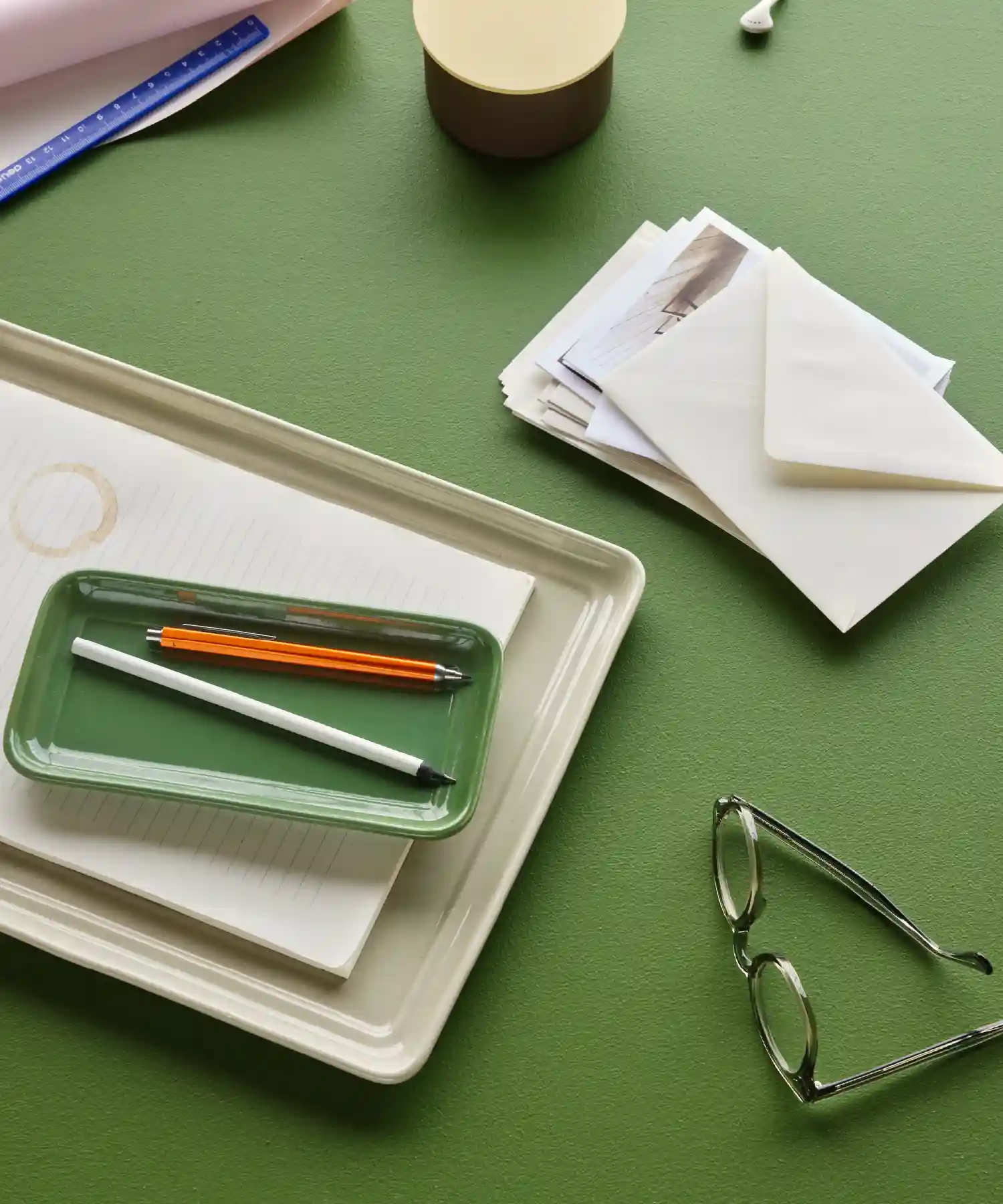 Set de 2 plateaux Amare - sable/vert - Hübsch | Manoir Plume