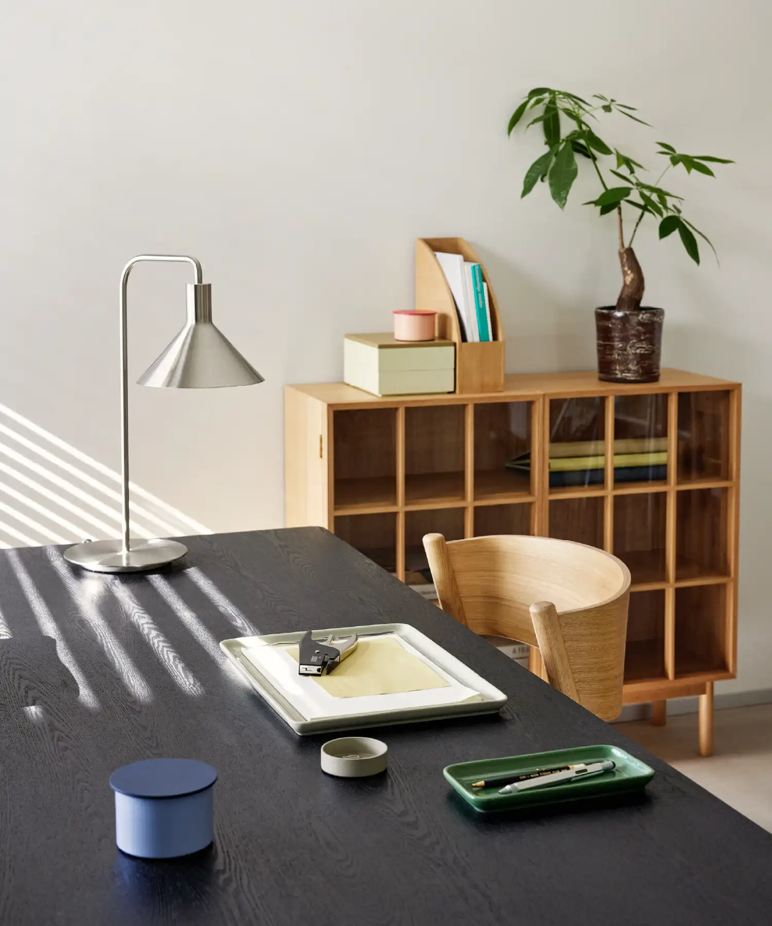 Set de 2 plateaux Amare - sable/vert - Hübsch | Manoir Plume