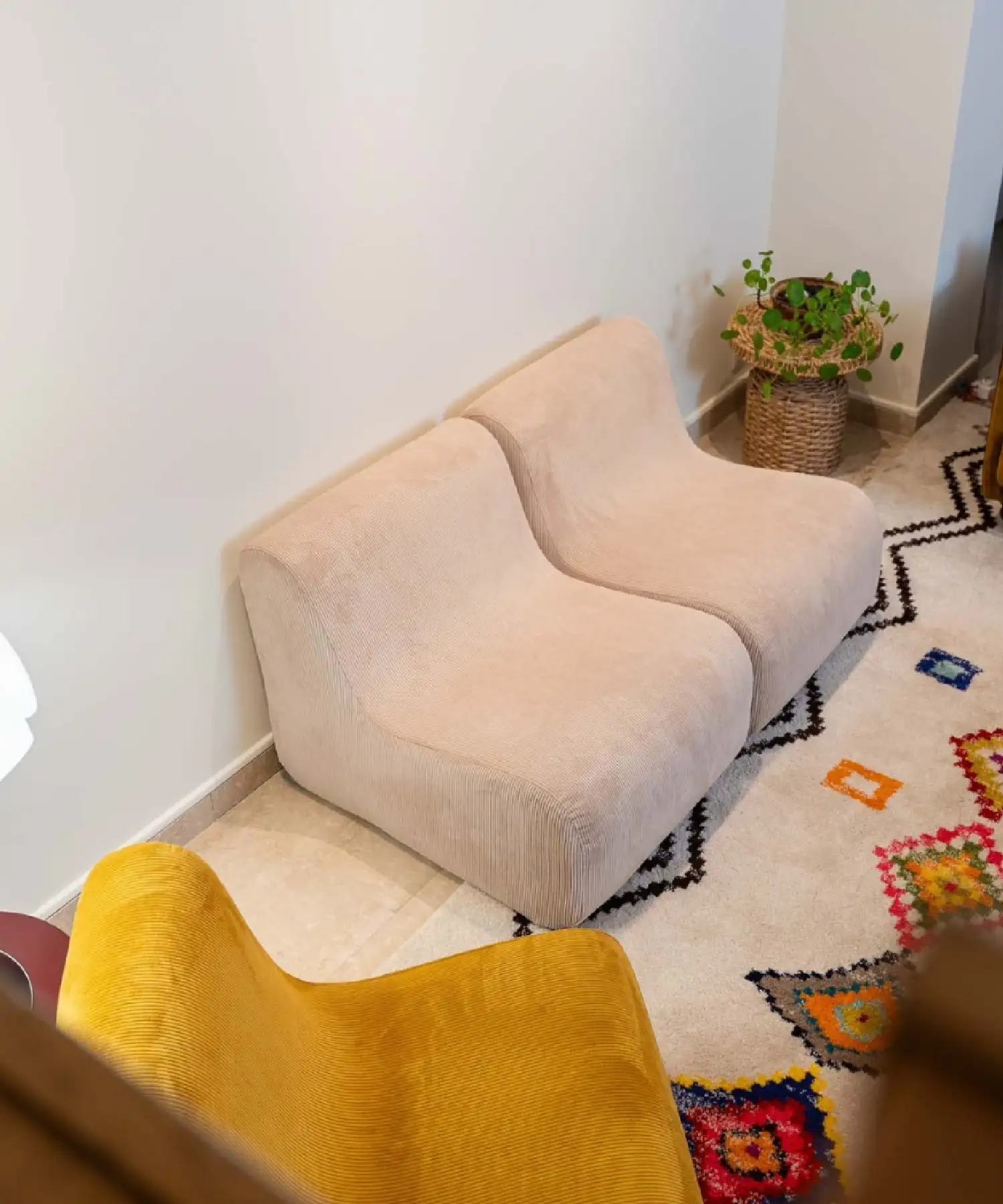 Chauffeuse Pop en velours côtelé - beige - Maison Jeudi | Manoir Plume