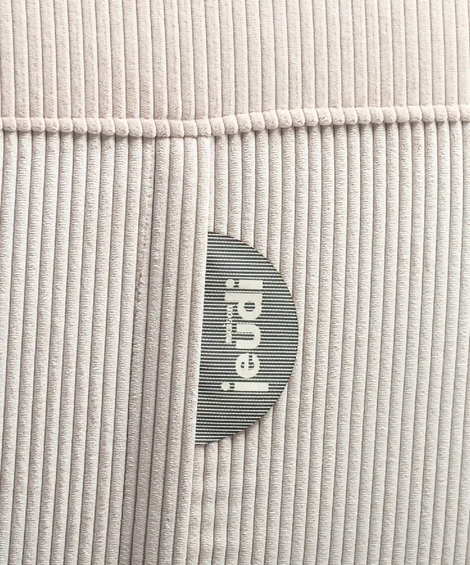 Chauffeuse Pop en velours côtelé - beige - Maison Jeudi | Manoir Plume