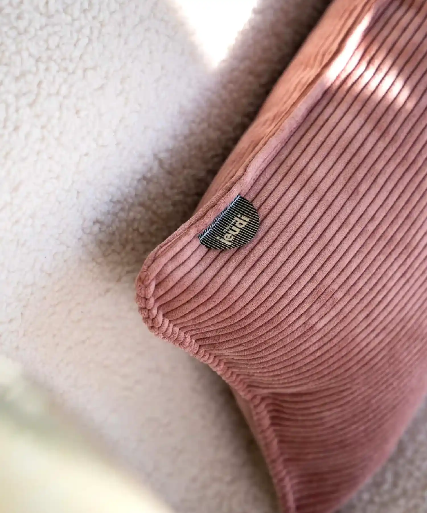 Coussin Pop en velours côtelé - rose - Maison Jeudi | Manoir Plume