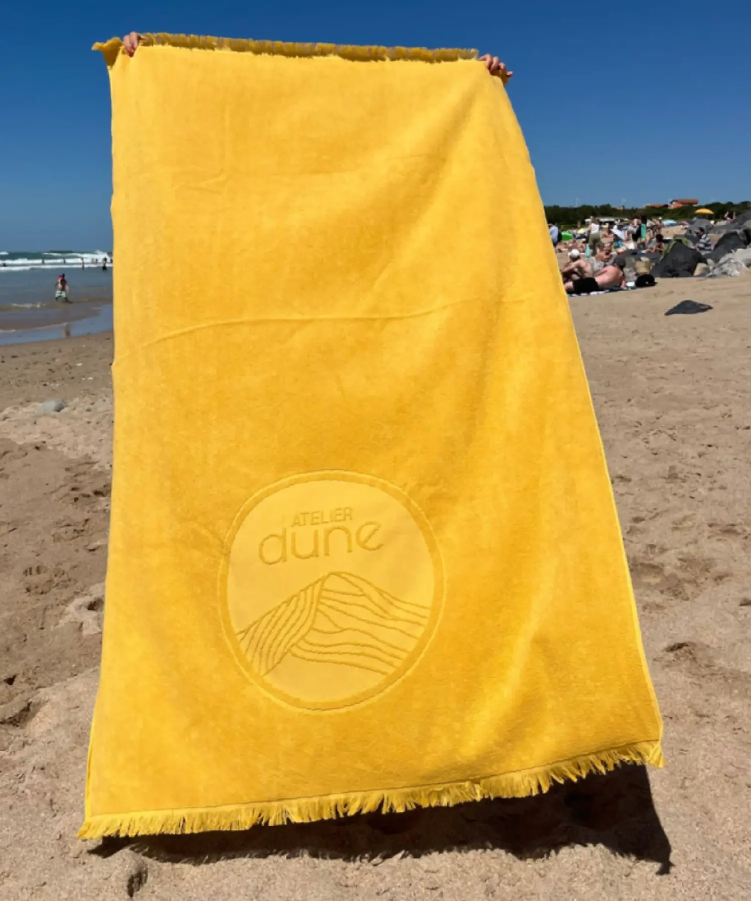 Serviette de plage en coton bio double-face - curry - Atelier Dune | Manoir Plume
