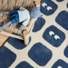 Tapis enfant en coton bio Bidules - bleu marine - Bleuu Studio | Manoir Plume Tapis enfant en coton bio Bidules - bleu marine - Bleuu Studio | Manoir Plume