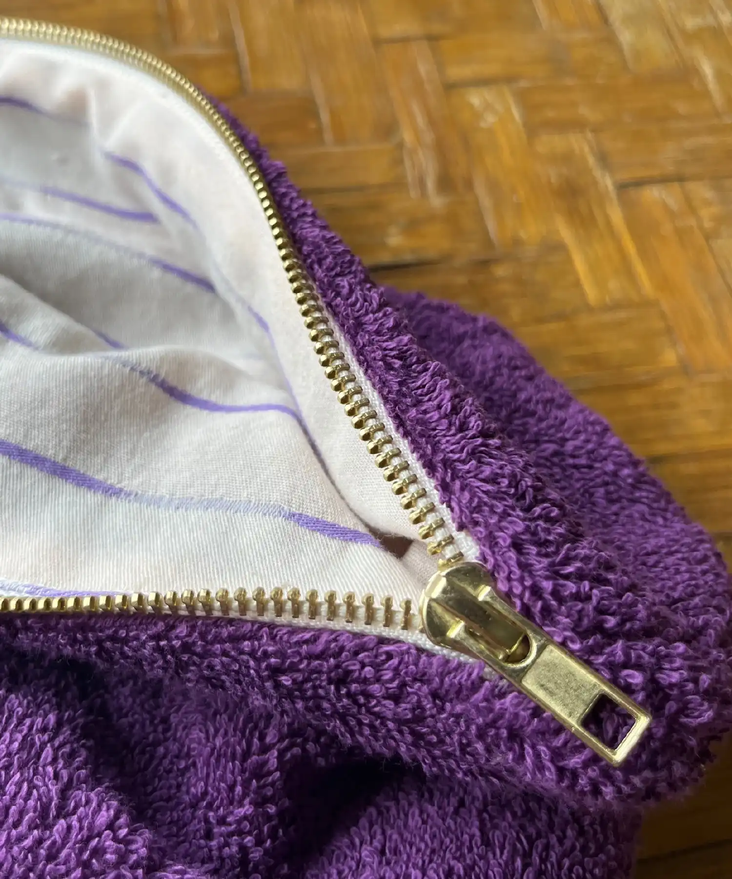 Trousse en éponge bouclette en coton bio - violet foncé - Atelier Dune | Manoir Plume