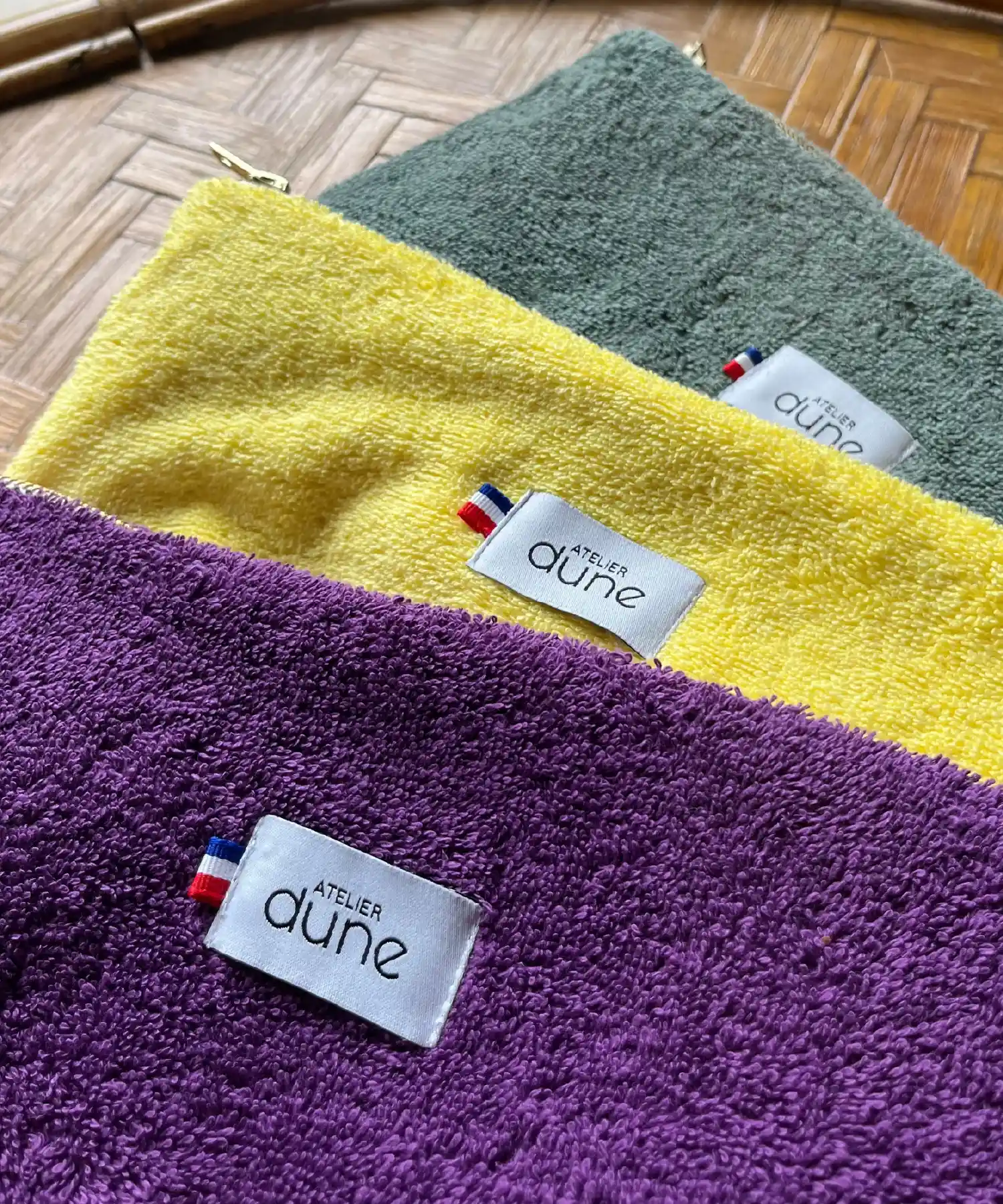 Trousse en éponge bouclette en coton bio - violet foncé - Atelier Dune | Manoir Plume