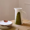 Pichet Labo en porcelaine - vert - Pomax | Manoir Plume