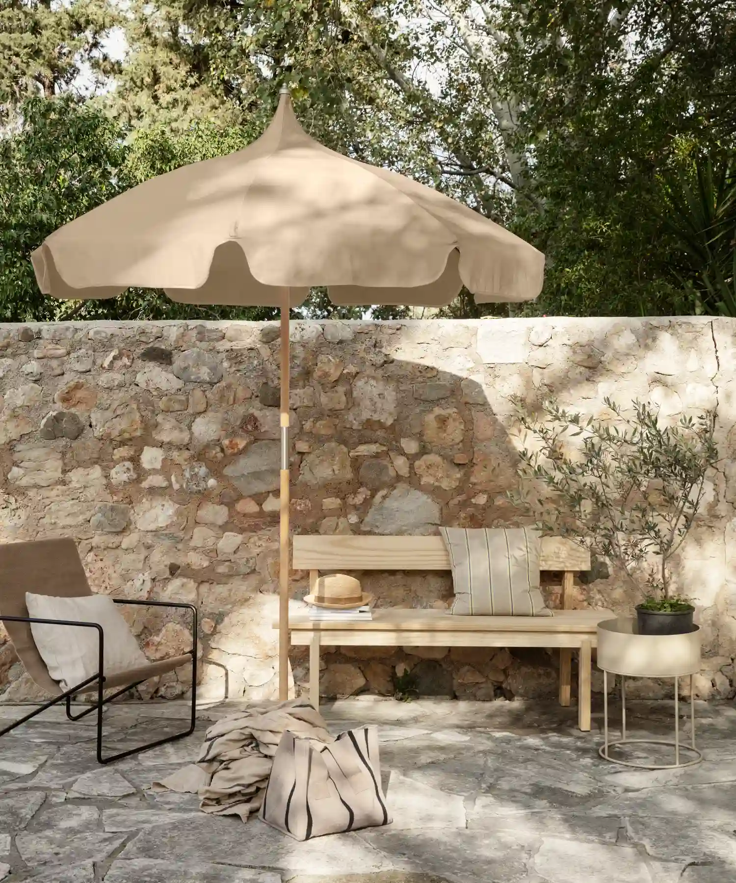 Parasol en bois Lull - cashmere - Ferm Living | Manoir Plume