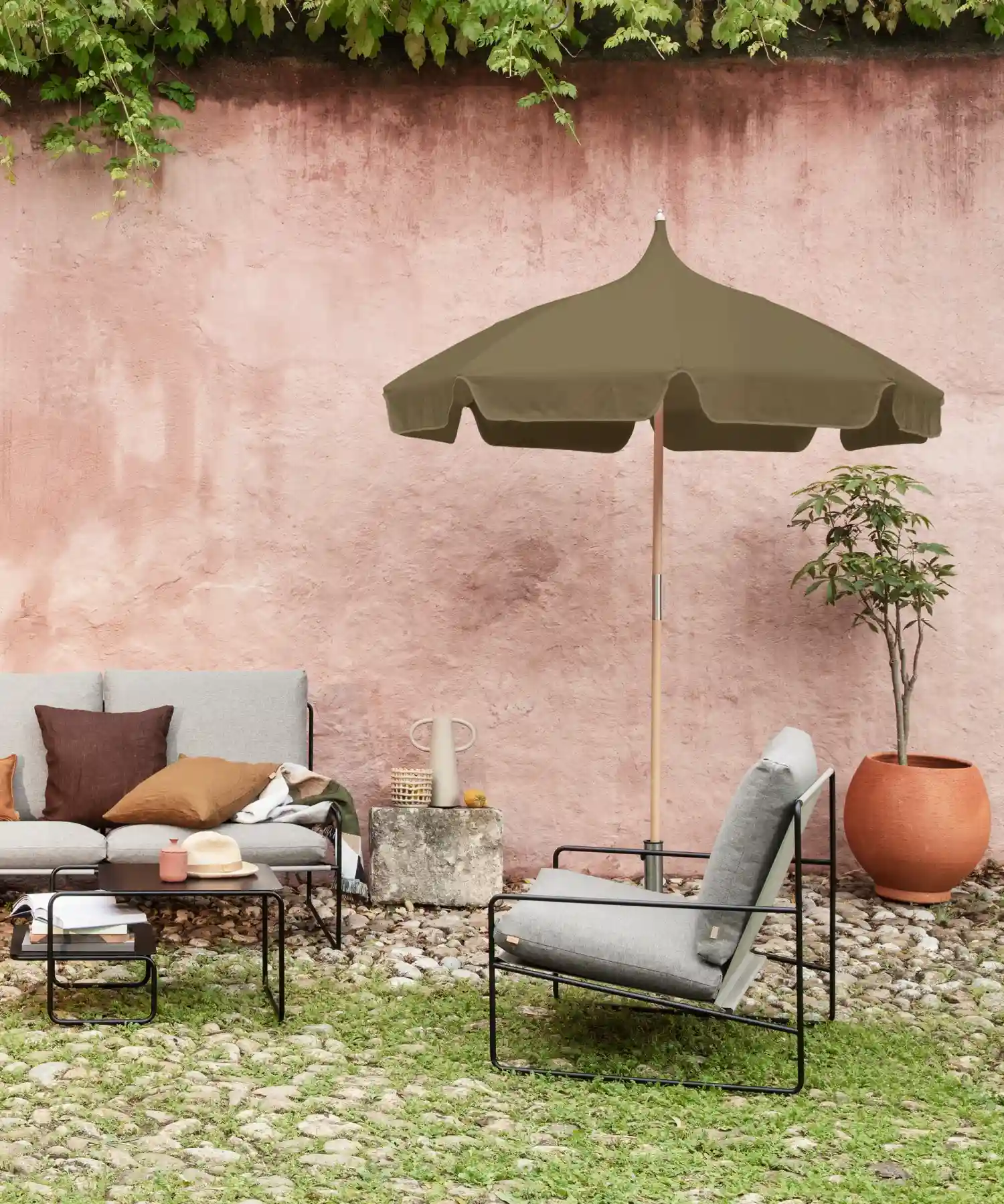Parasol en bois Lull - olive - Ferm Living | Manoir Plume