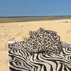Serviette de plage en coton bio - zèbre - Atelier Dune | Manoir Plume